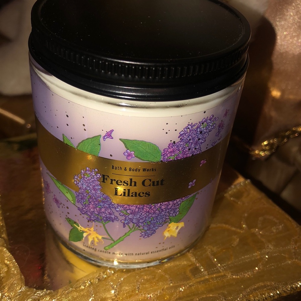 Bath and body Works one wick candle fresh cut lilacs brand new